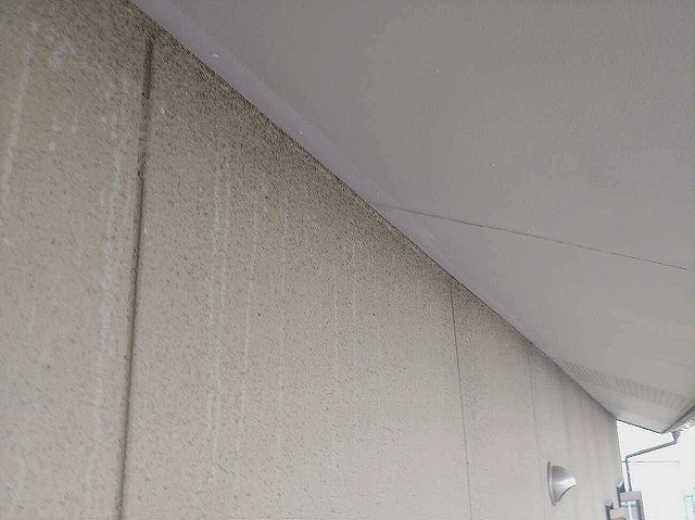軒下外壁の全体状況